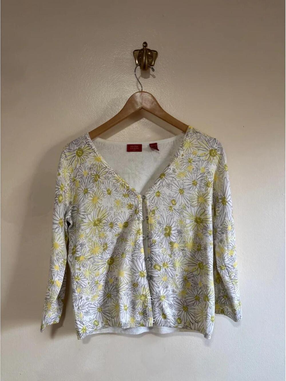 Valerie Stevens Cardigan with Daisy Print and Sparkly Buttons size M